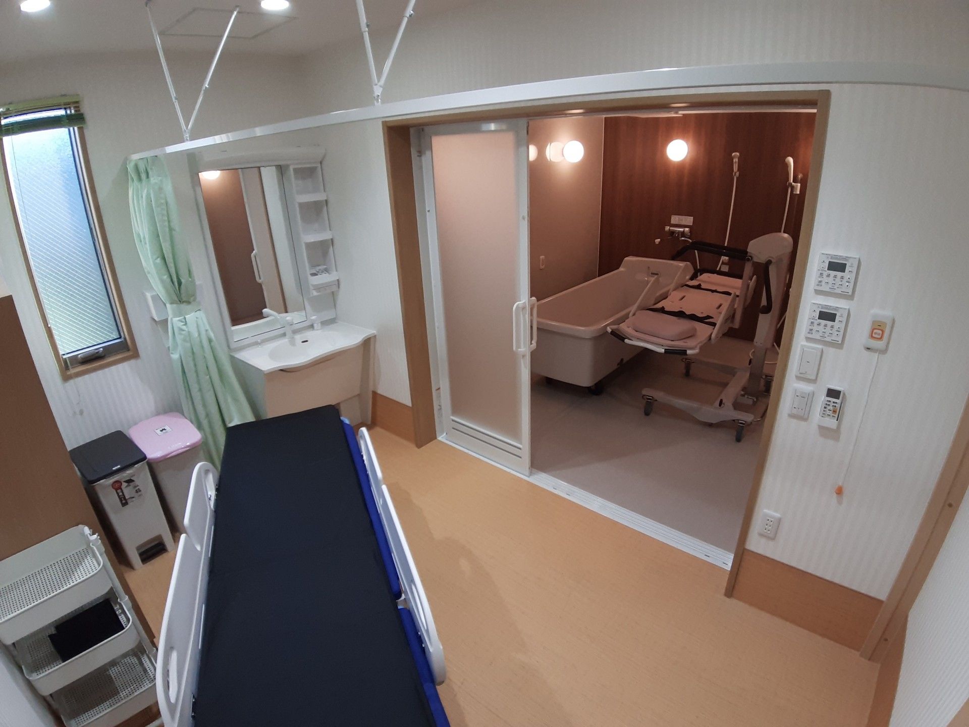ゆったりとした個室の居室