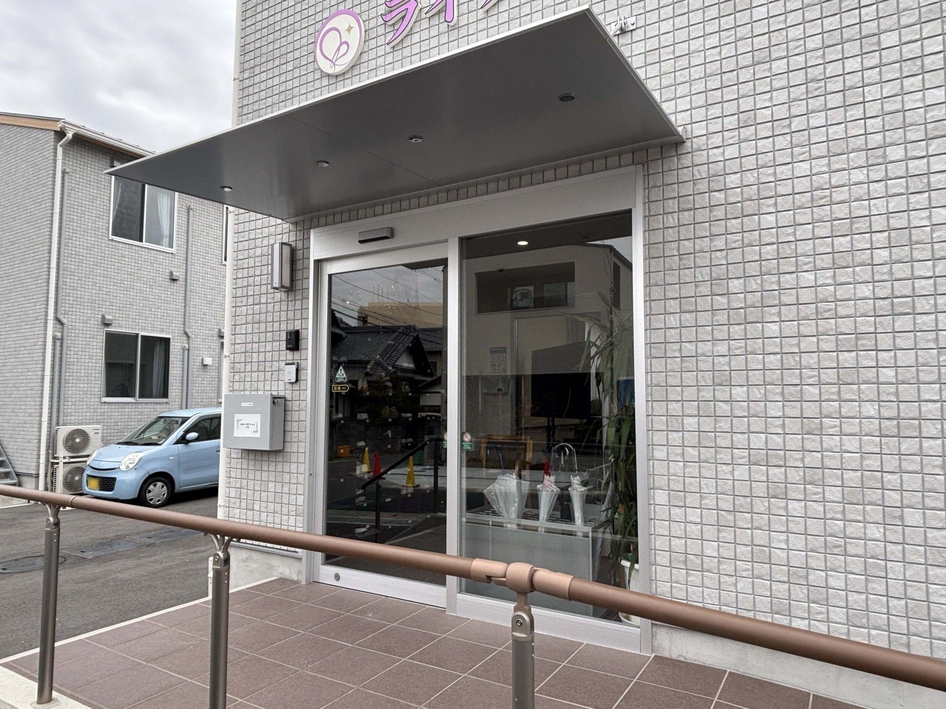 エントランスの外観