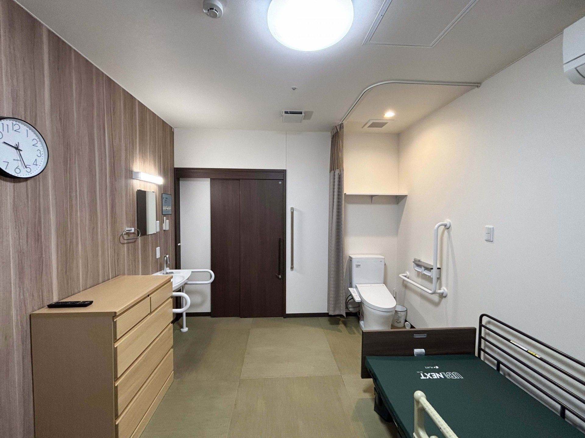 落ち着いた雰囲気の居室