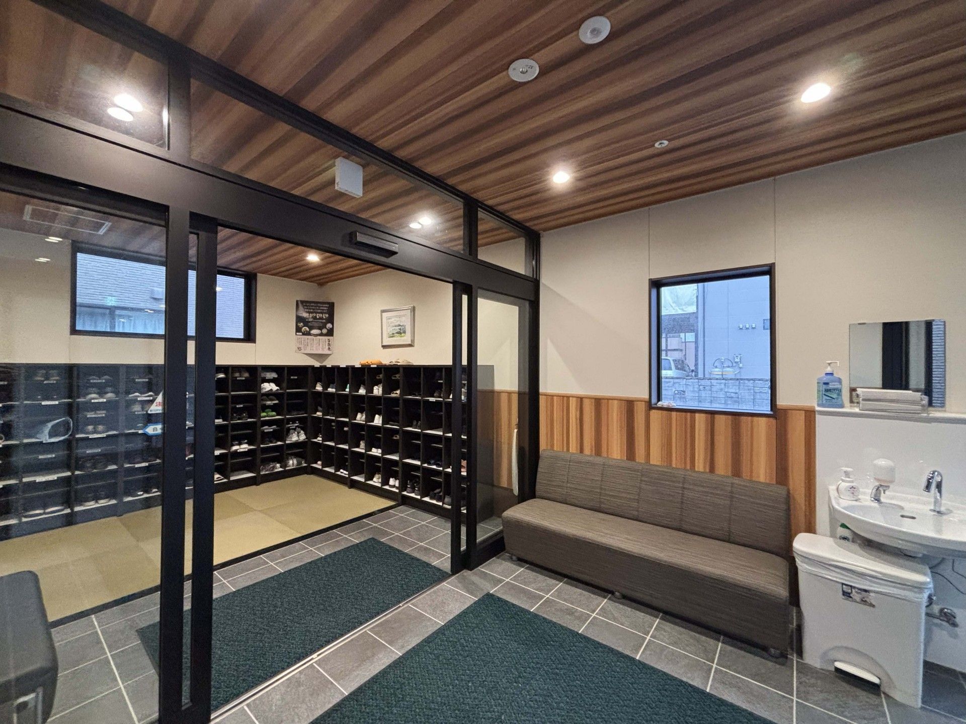 落ち着いた雰囲気の玄関