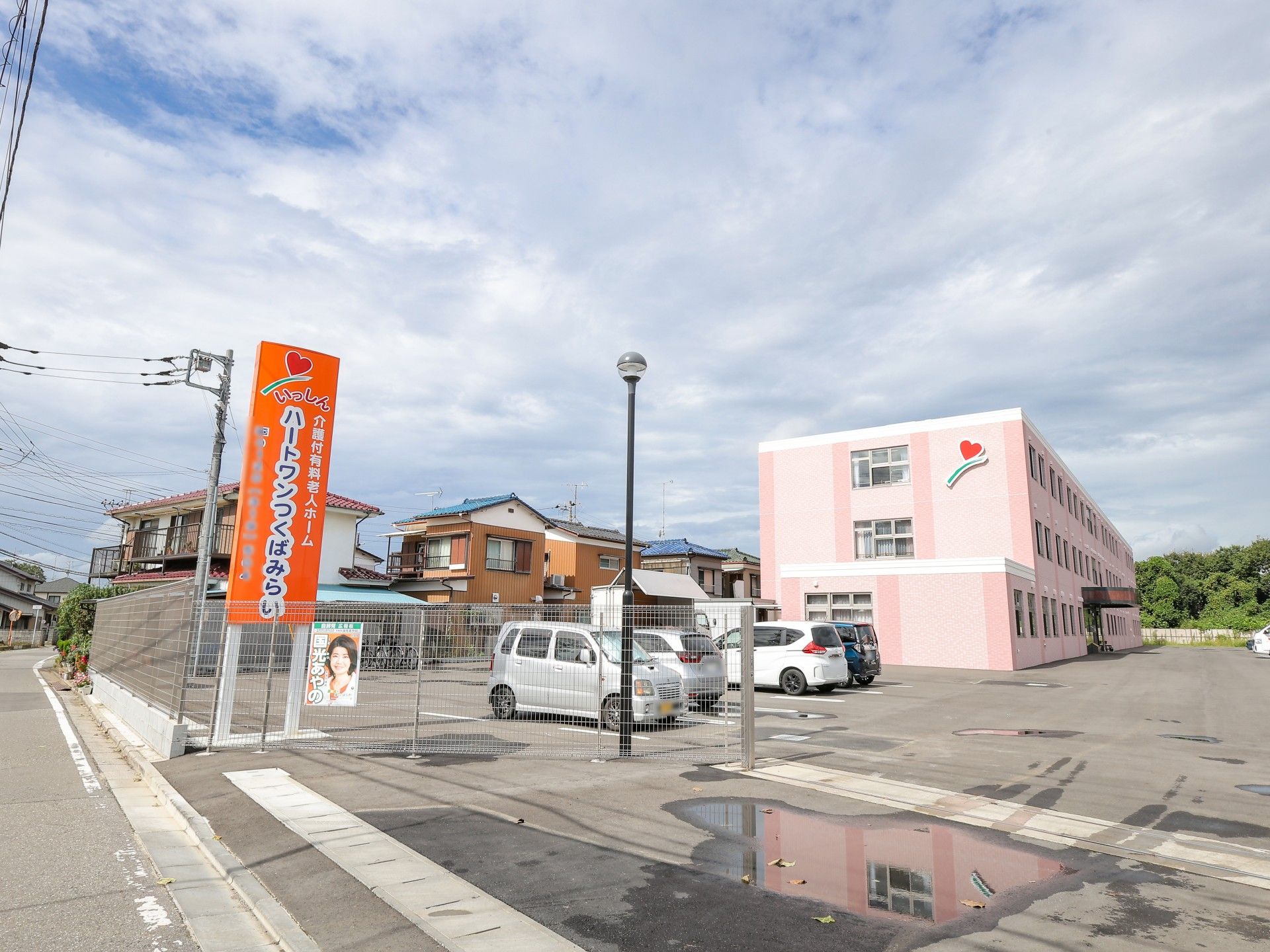 ピンクの建物の外観