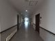 明るい廊下と共有スペース