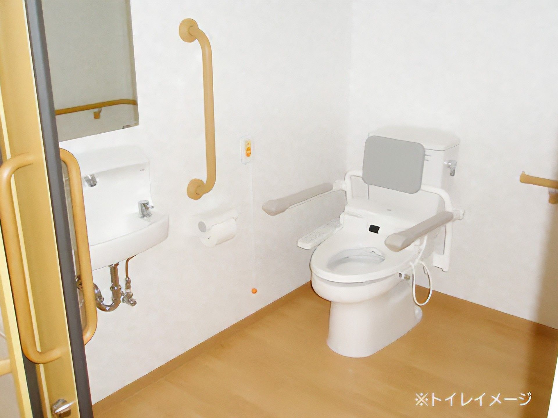 みんなの家・北本中丸のトイレ。車いすでも簡単に乗り入れができる広いスペースを完備している。