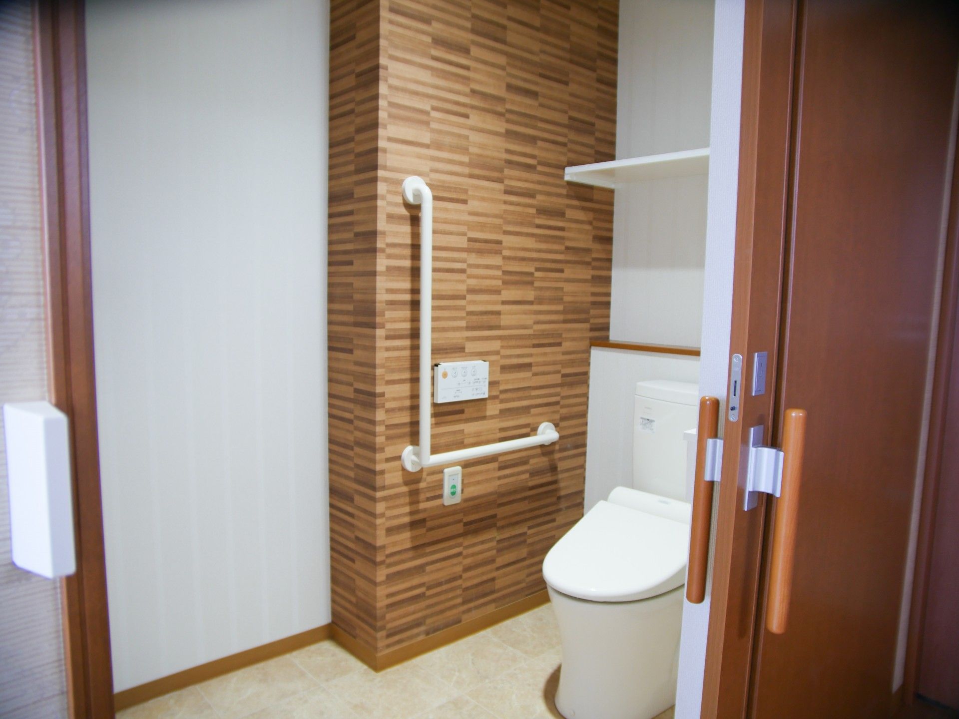 バリアフリーのトイレ空間