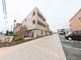 ゆとりある外観の建物