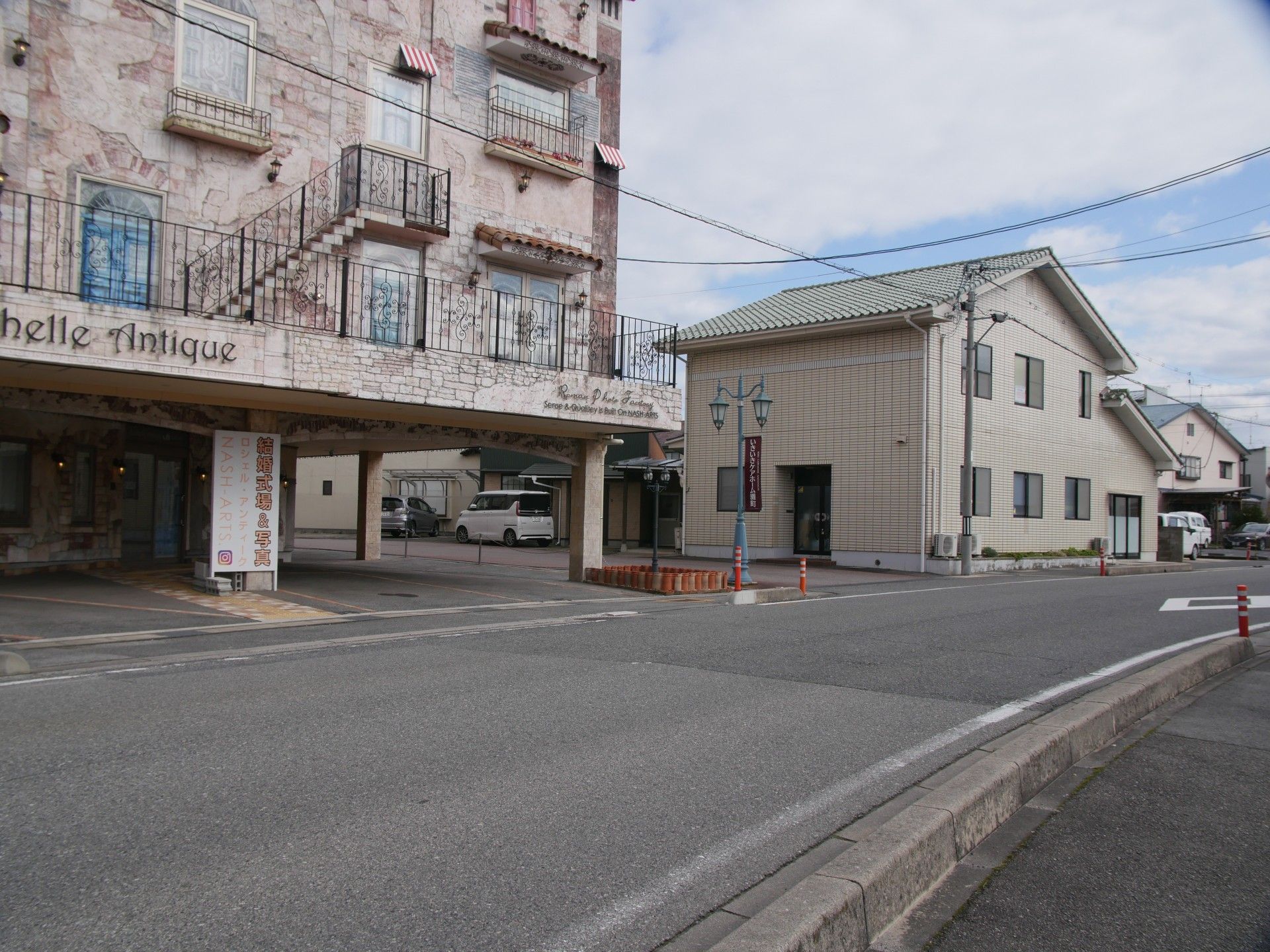 広々としたエントランス周辺