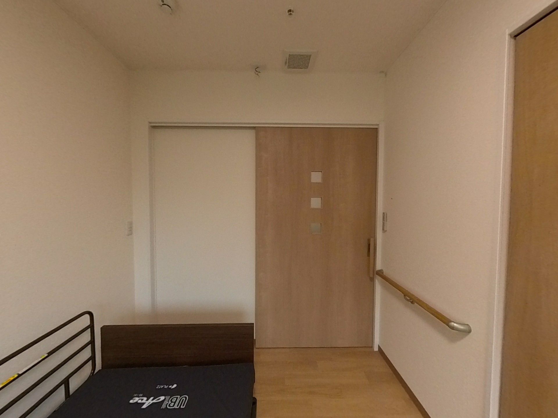 手すり付きの居室