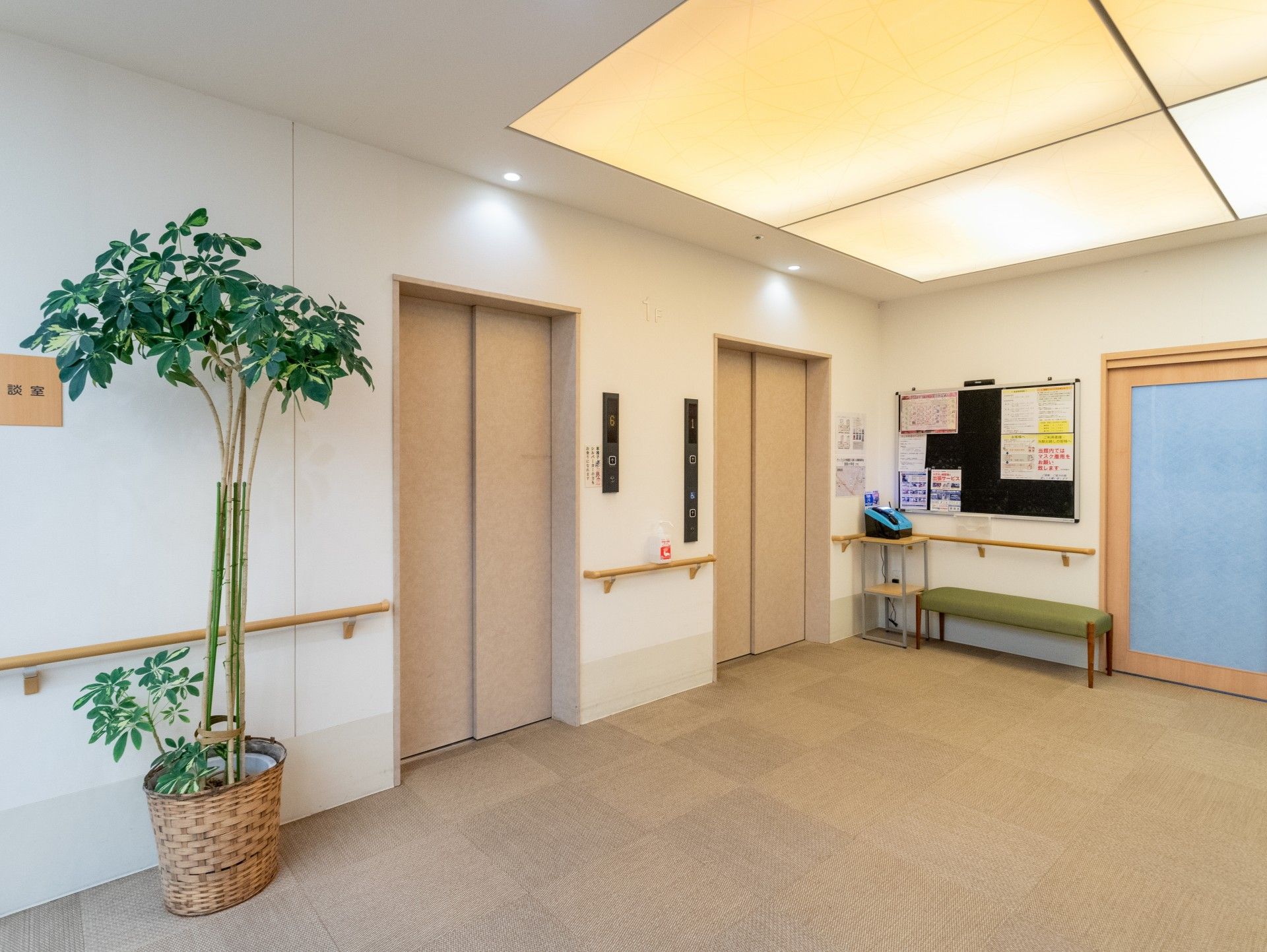 明るく清潔なエントランスホール