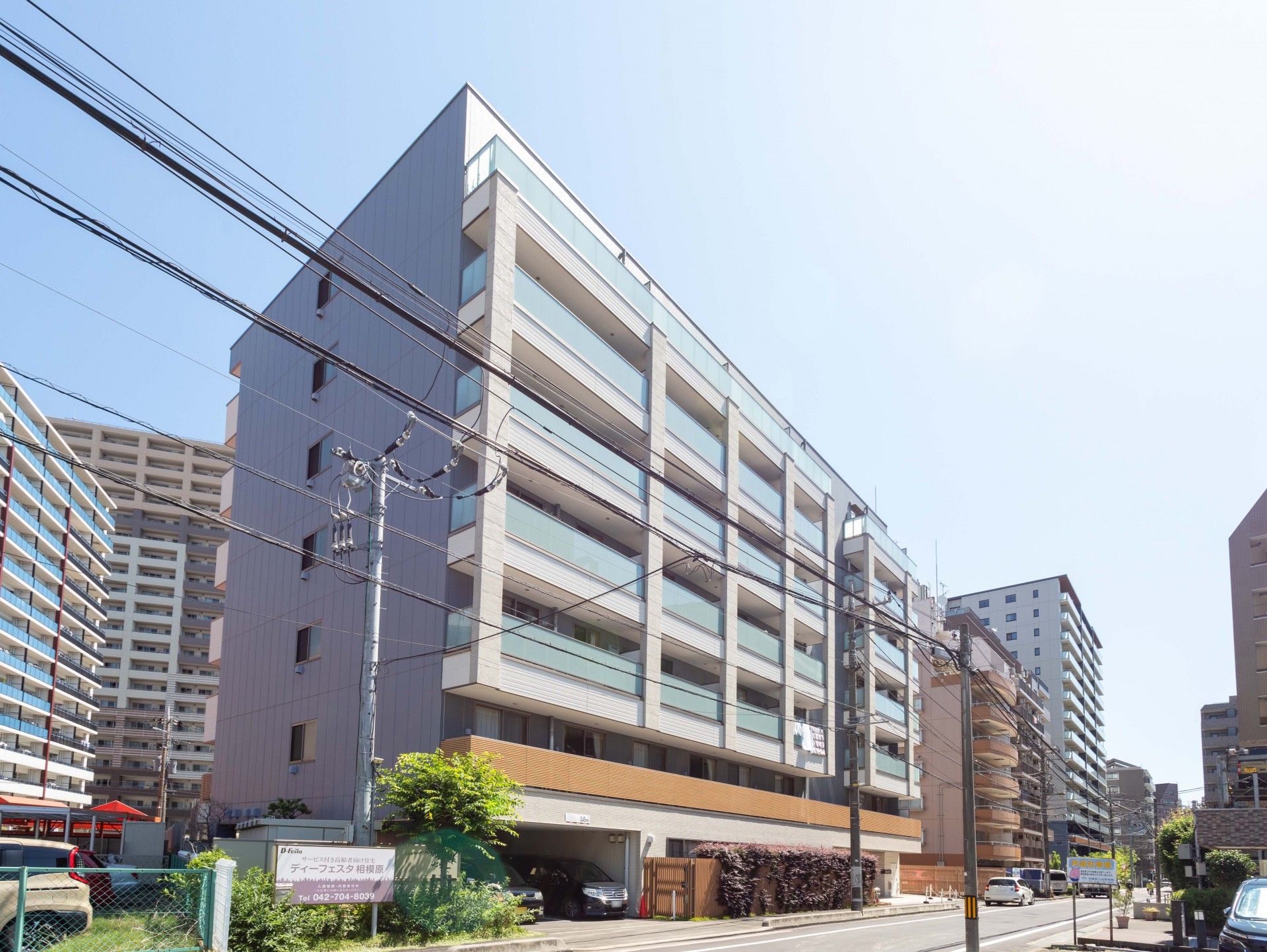 都市型のモダンな建物