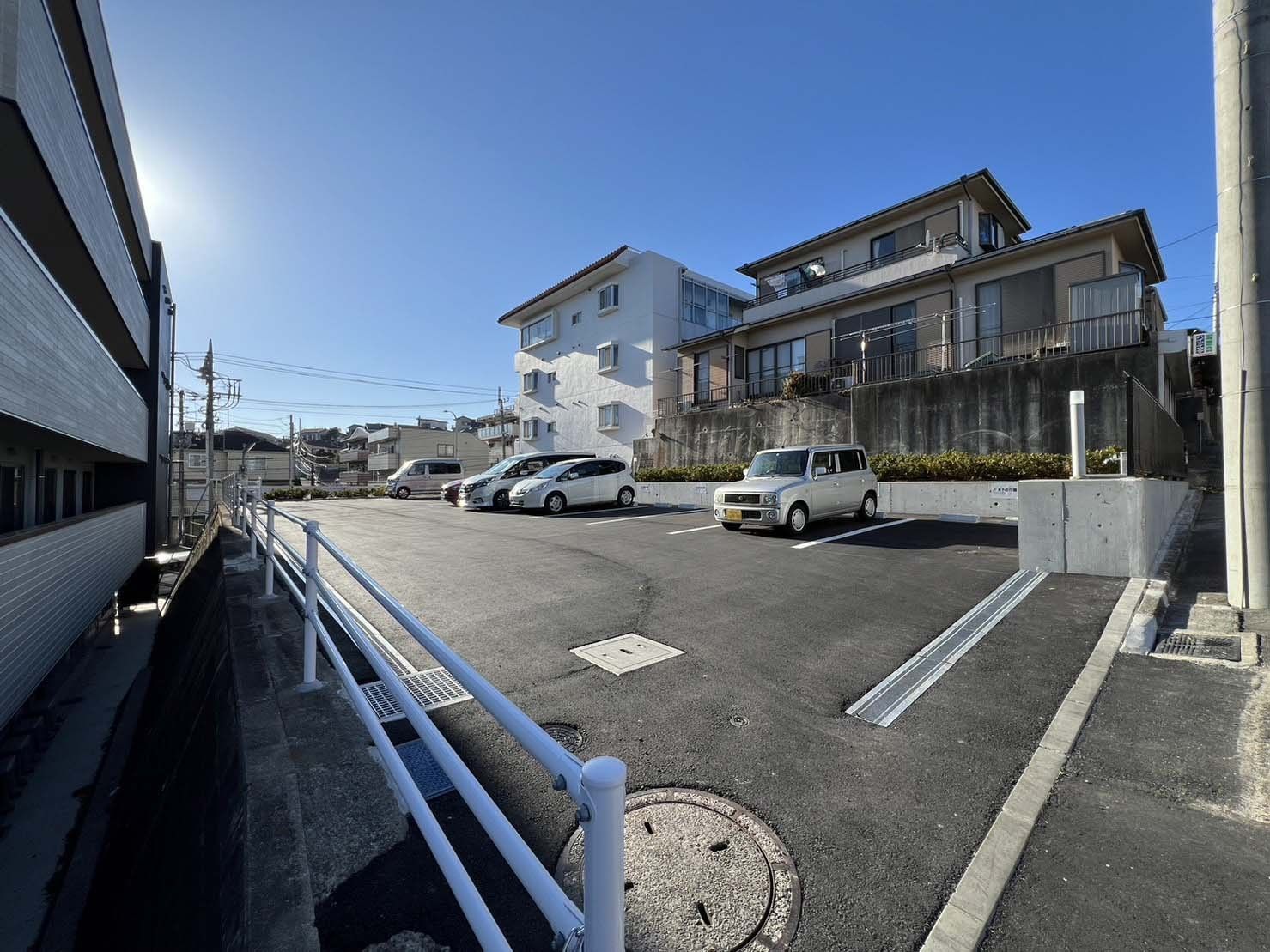 広々とした駐車場