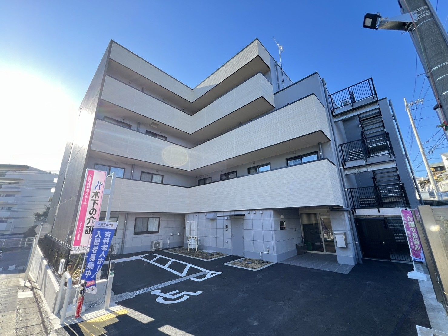 多階層の建物外観