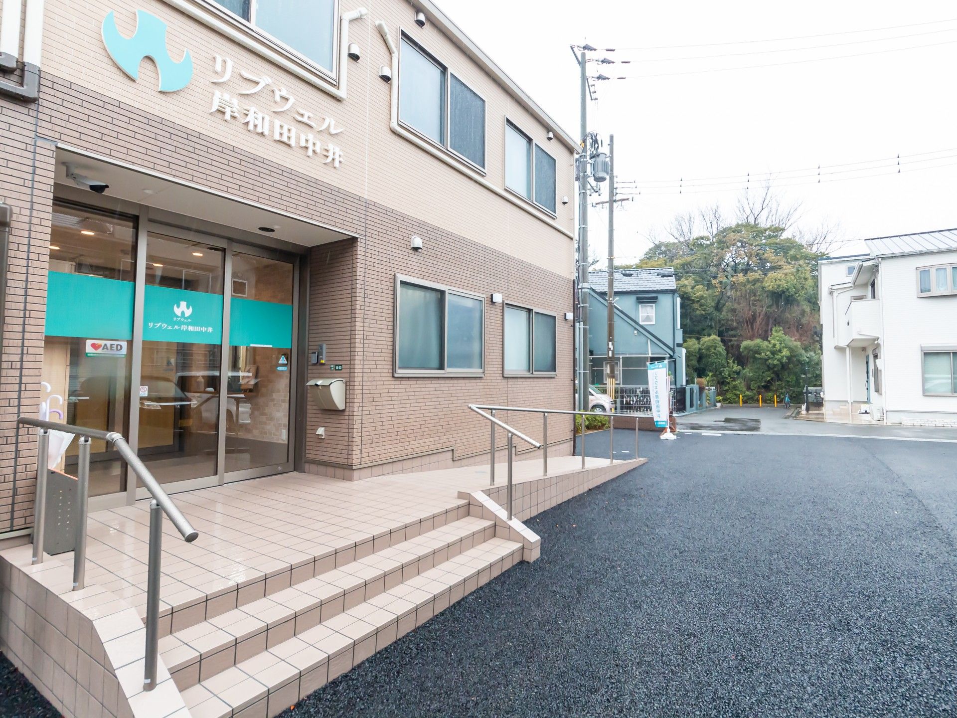 入り口が広い施設正面