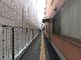 建物の外観と通路