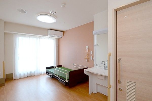 明るい個室の一角