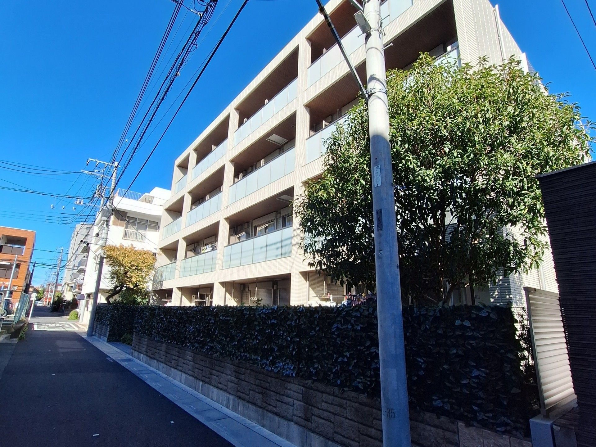 多階層の建物外観