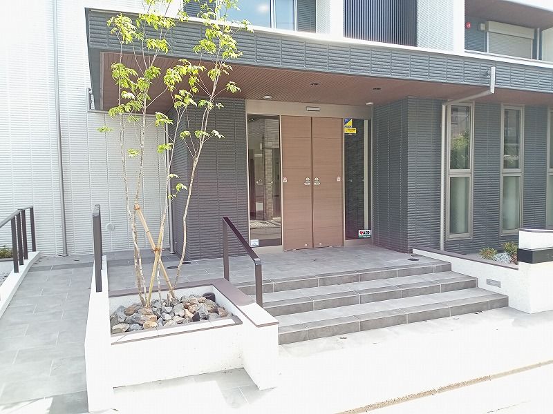 エントランスの外観