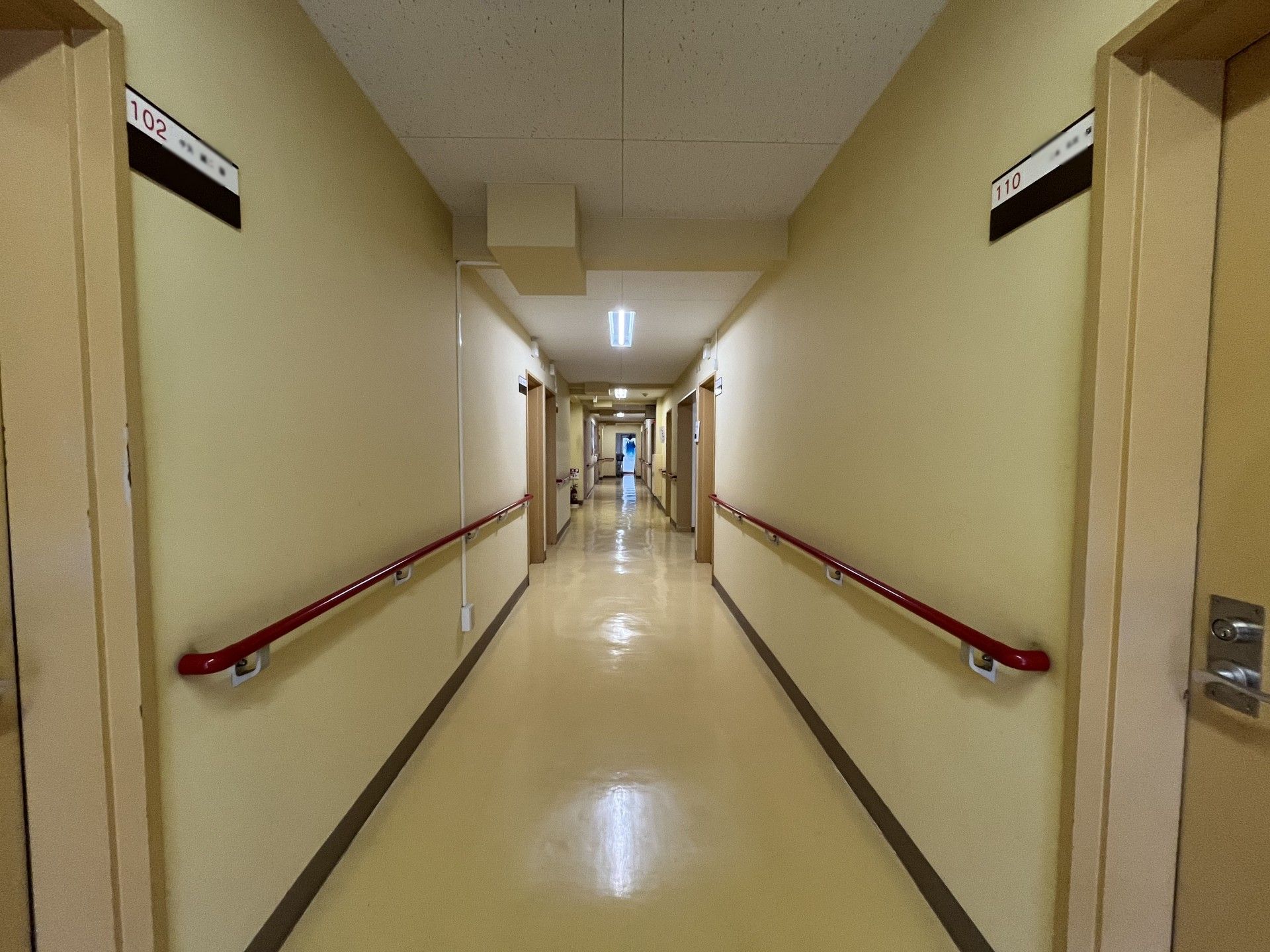 廊下の明るい居住区画