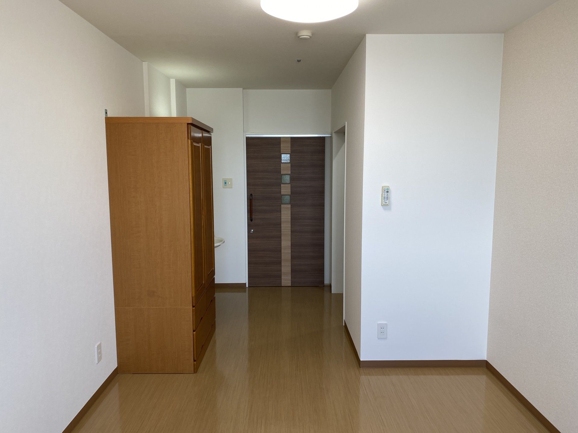 居室の入口とクローゼット