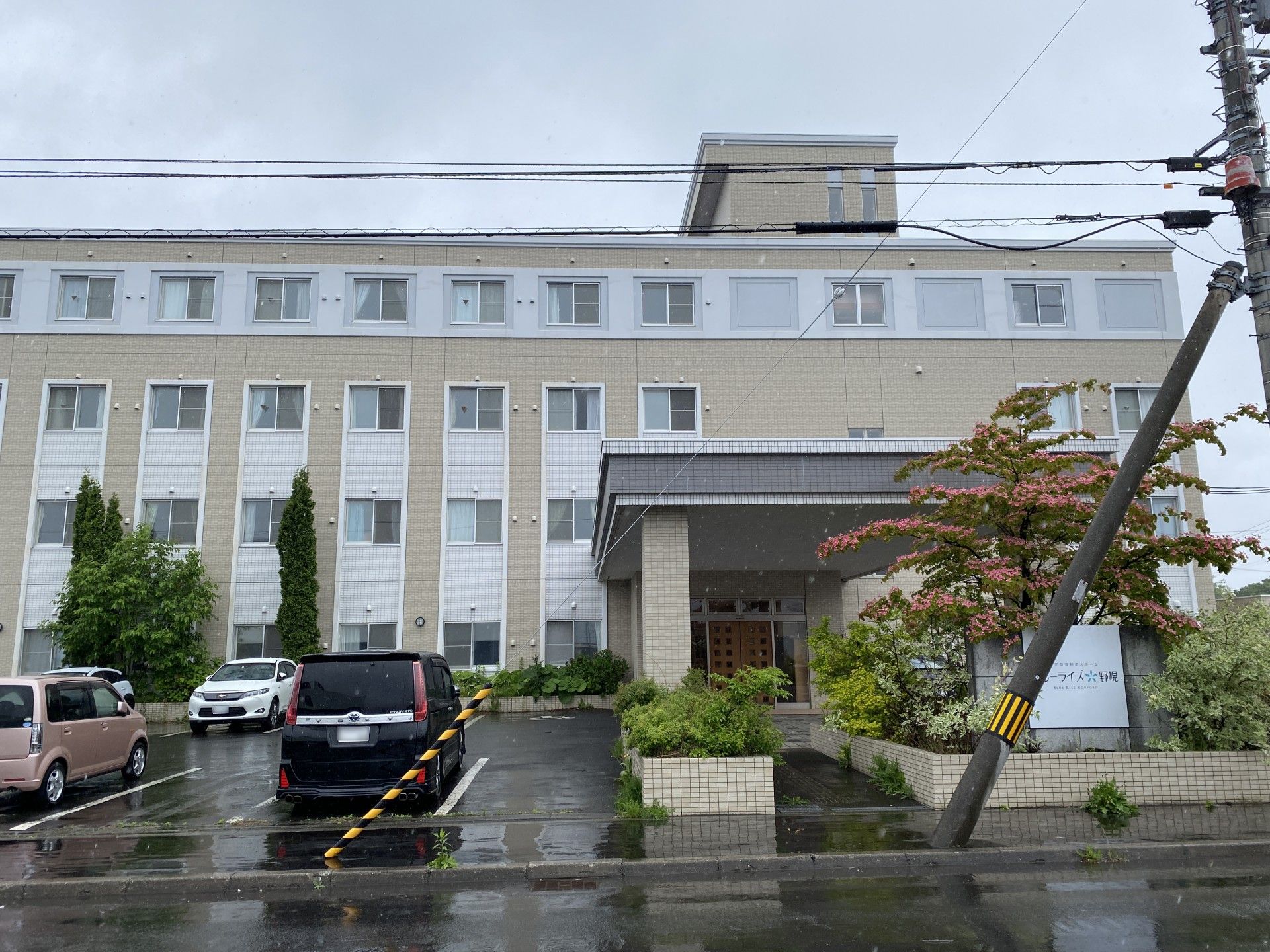 ゆったりとした玄関の建物
