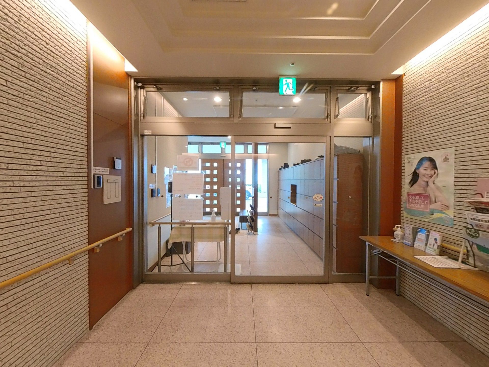 明るく広々としたエントランス