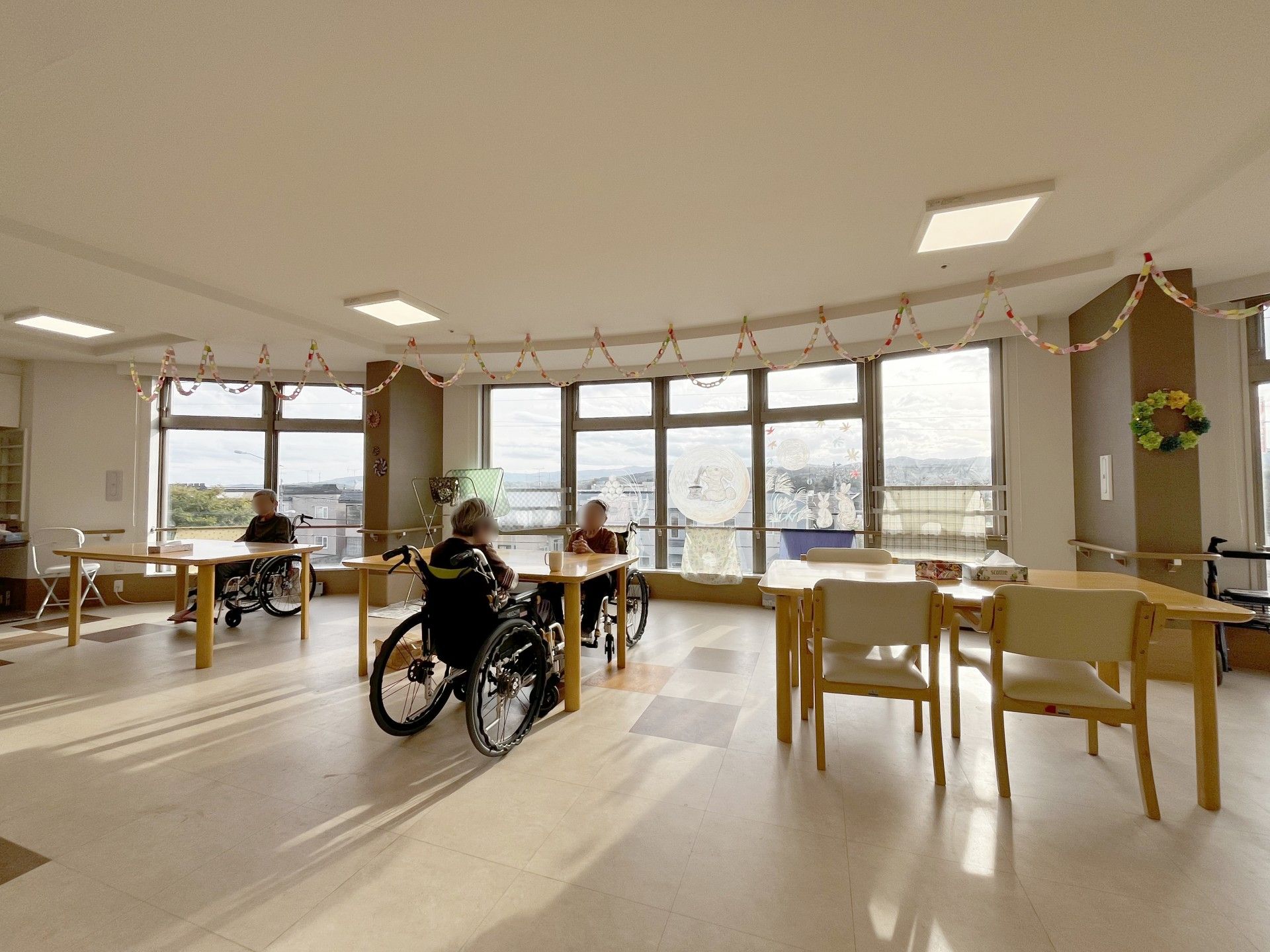 窓際の明るいスペース