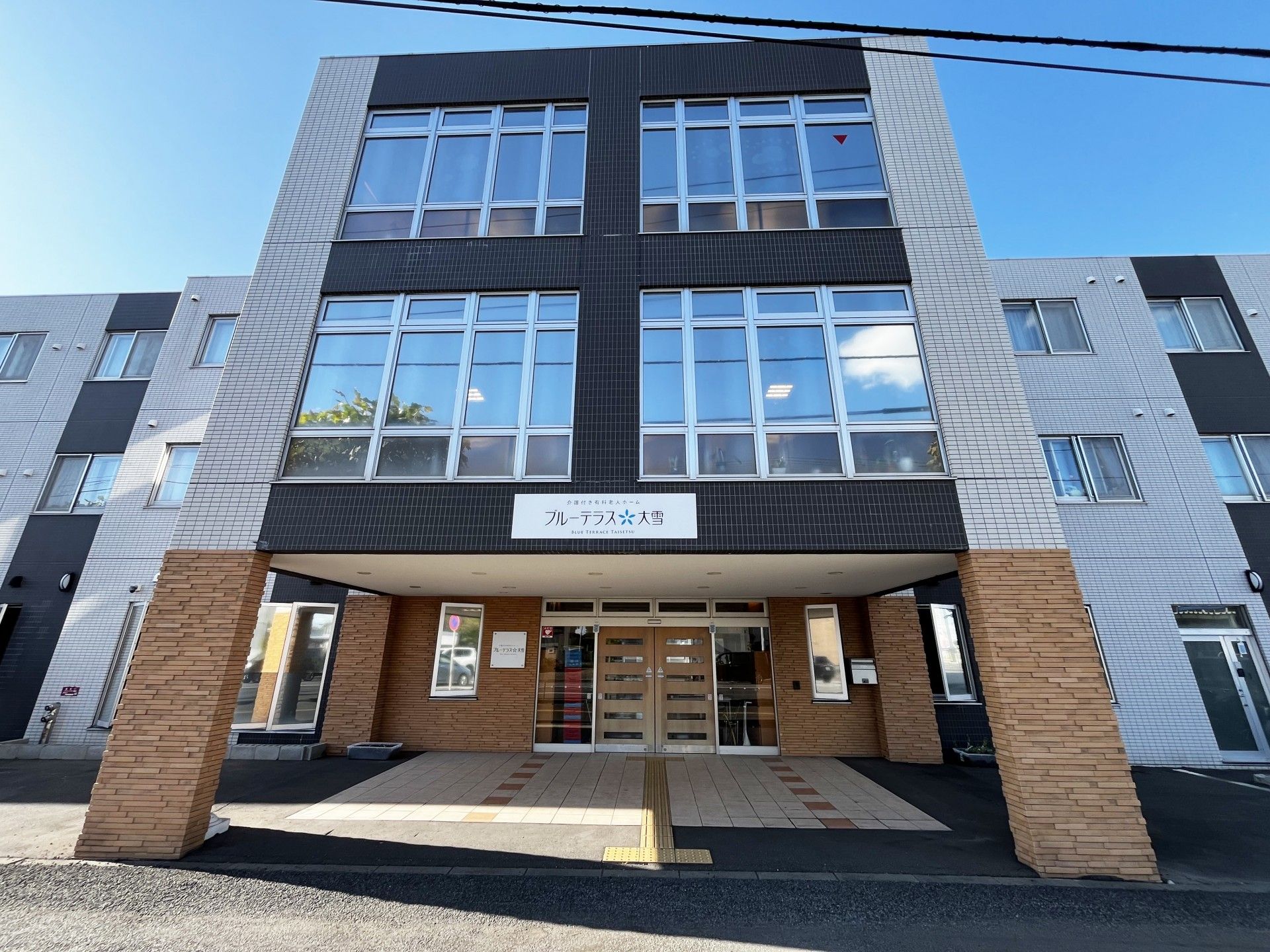 エントランスの外観