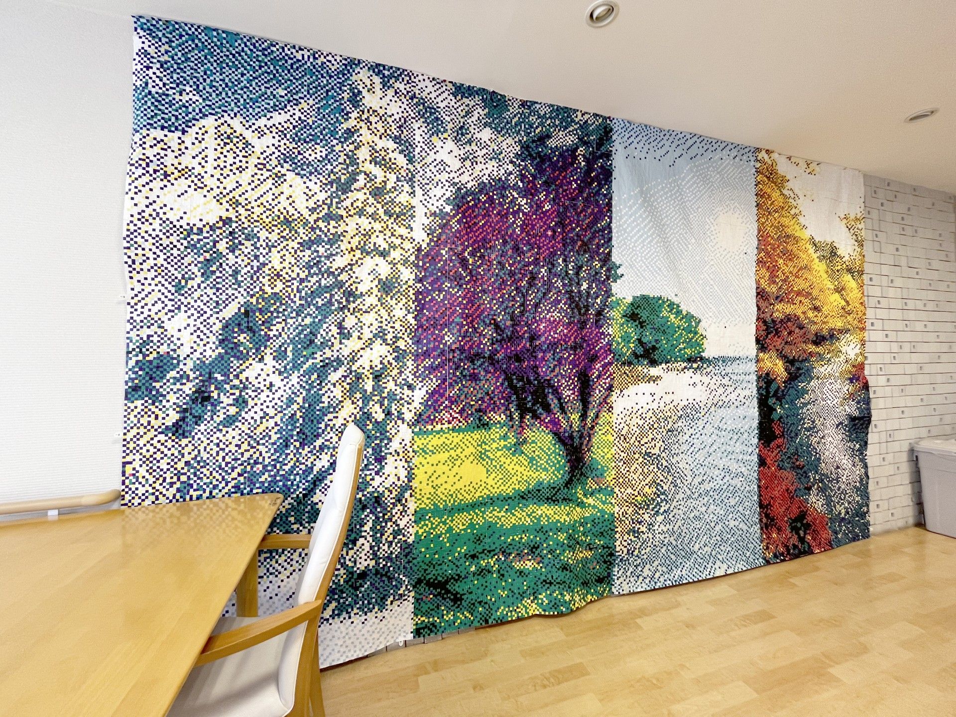 色鮮やかな壁面アート