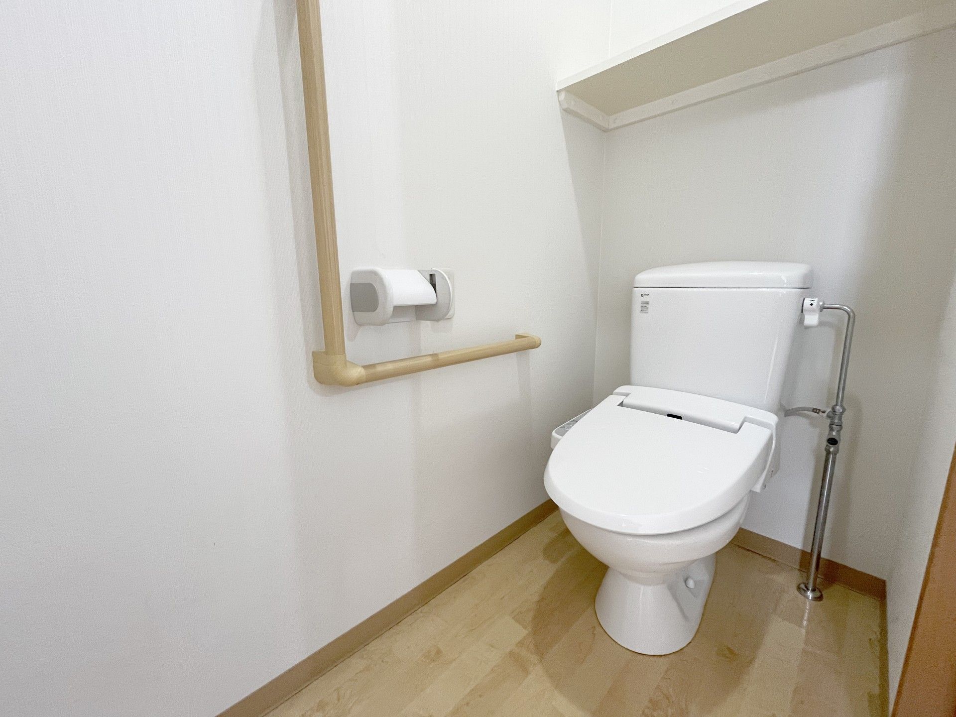 手すり付きのトイレ