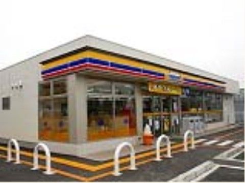 みんなの家・草加青柳（介護付有料老人ホーム）の周辺環境。コンビニが近隣にございます。日々の生活をより便利にお過ごしいただけます。