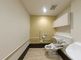 バリアフリー設計のトイレ空間