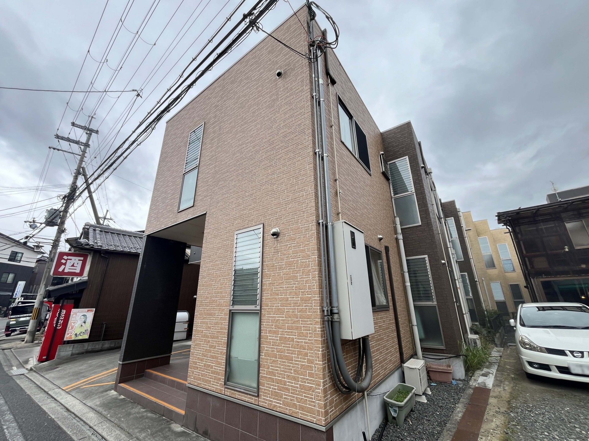 都市型の建物外観