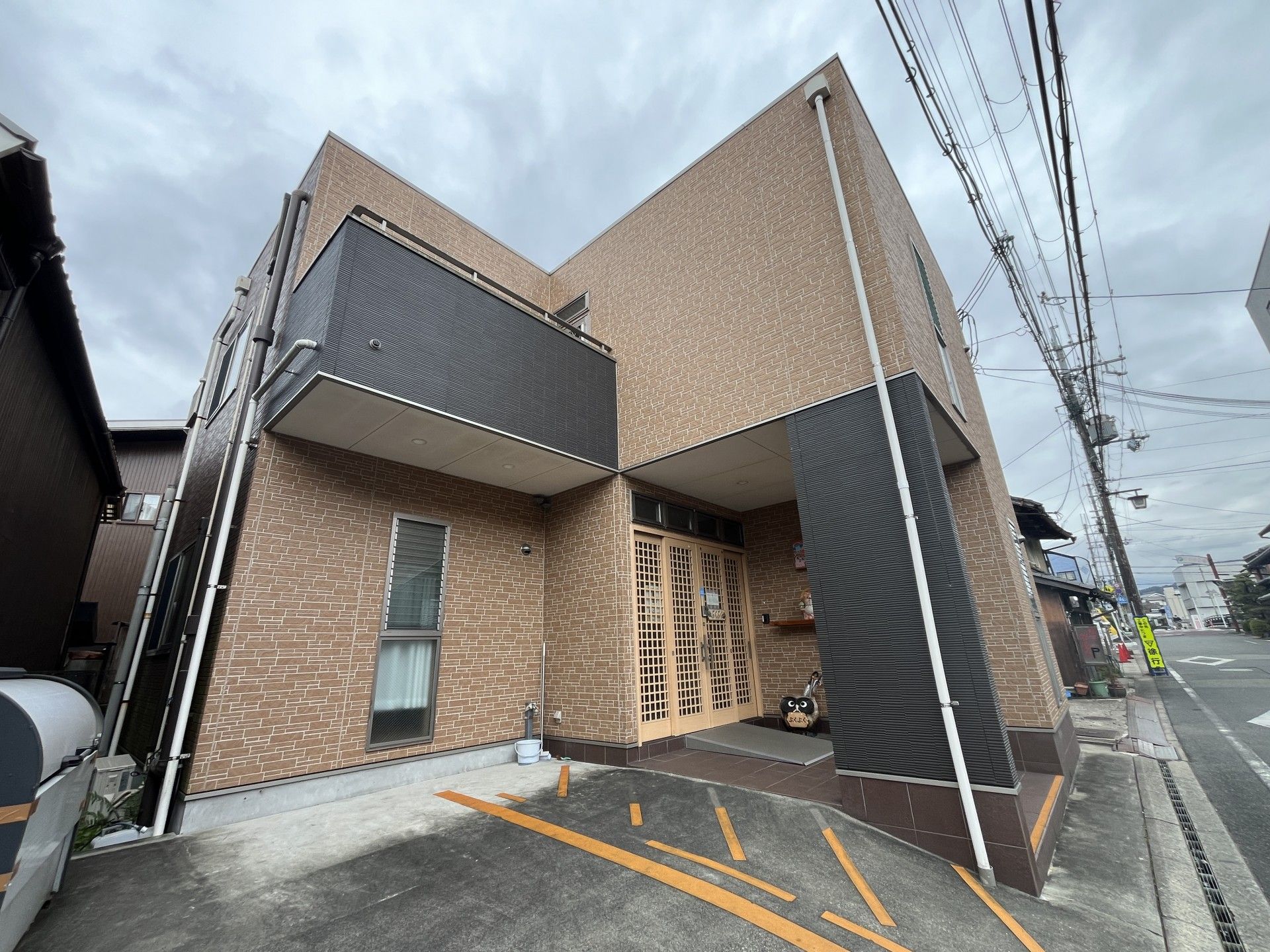 新しい建物の外観