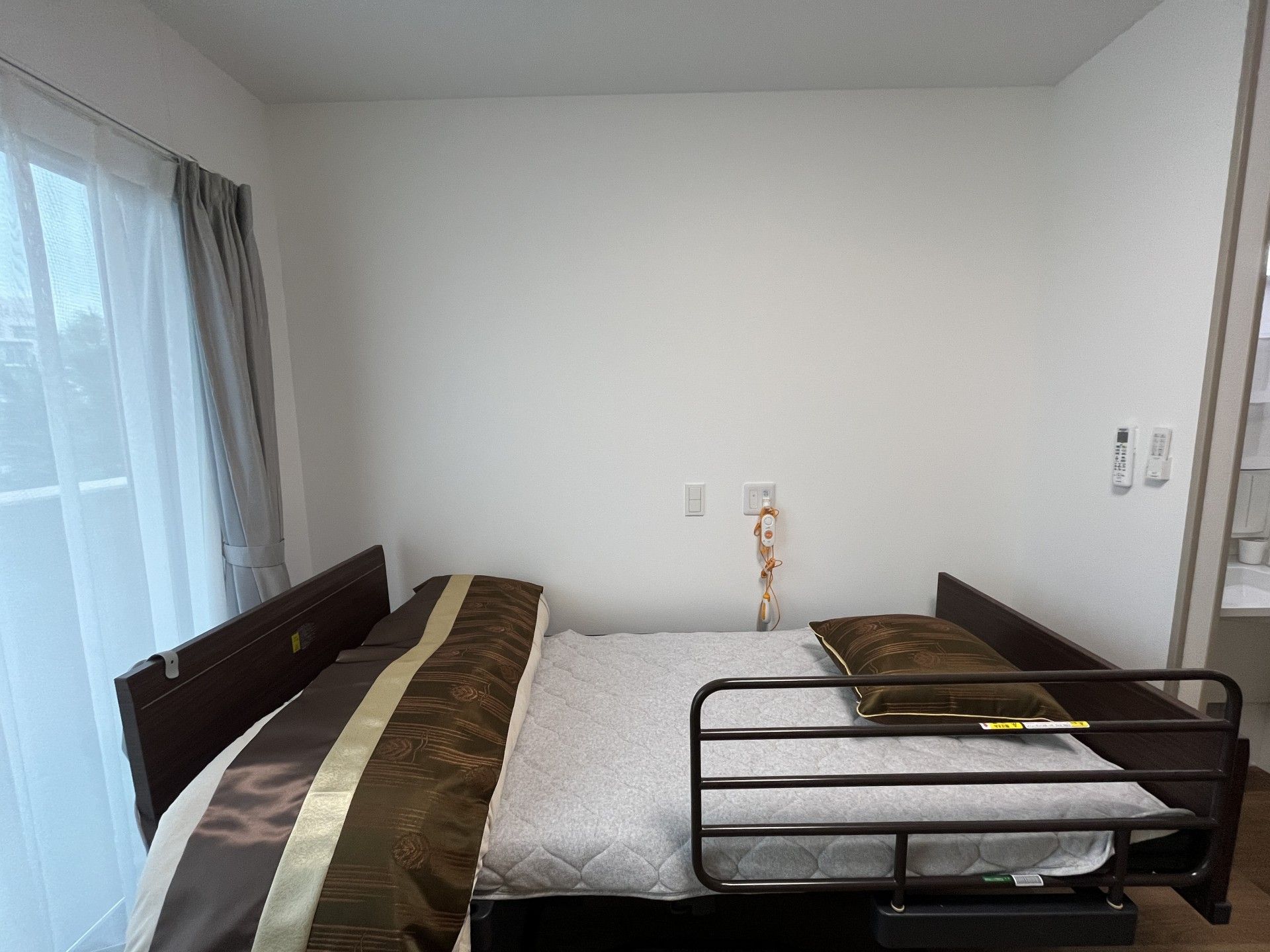 落ち着いた雰囲気の寝室