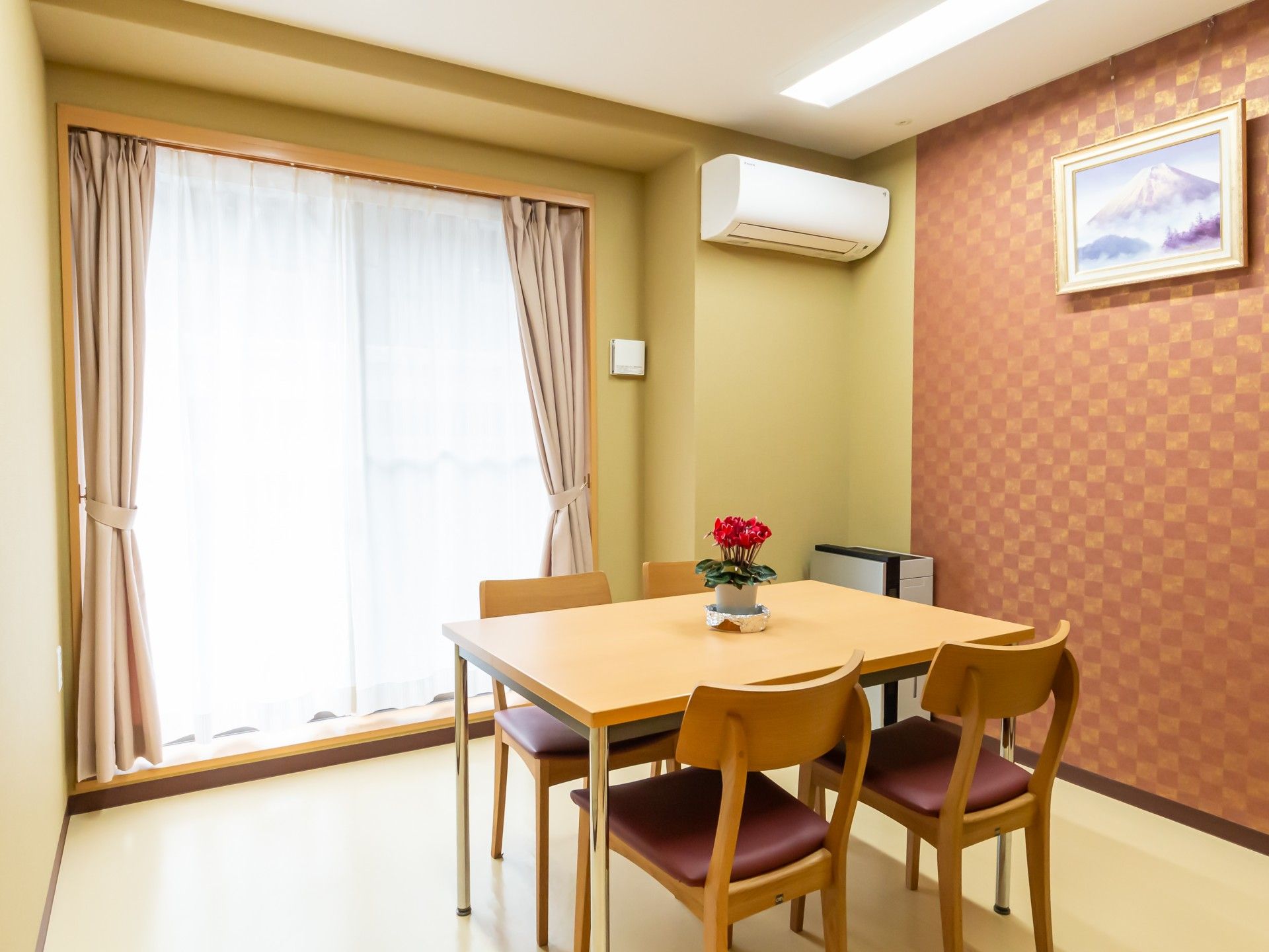 落ち着いた雰囲気の部屋