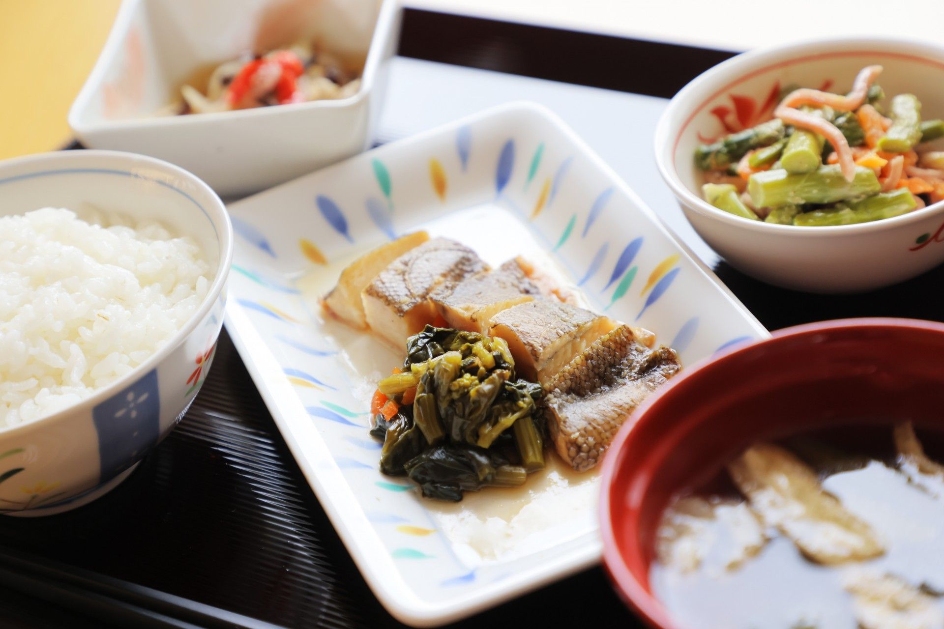 和食の食事セット
