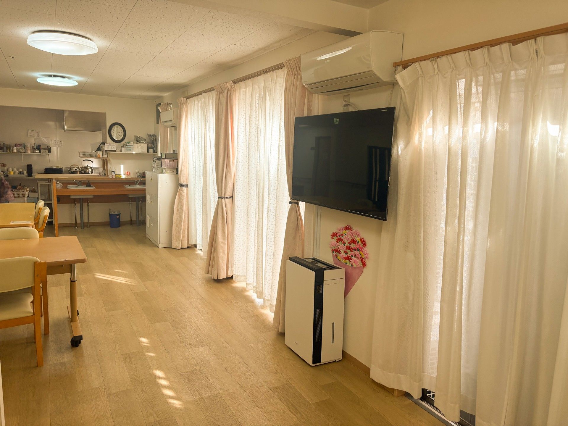 明るいリビングルーム