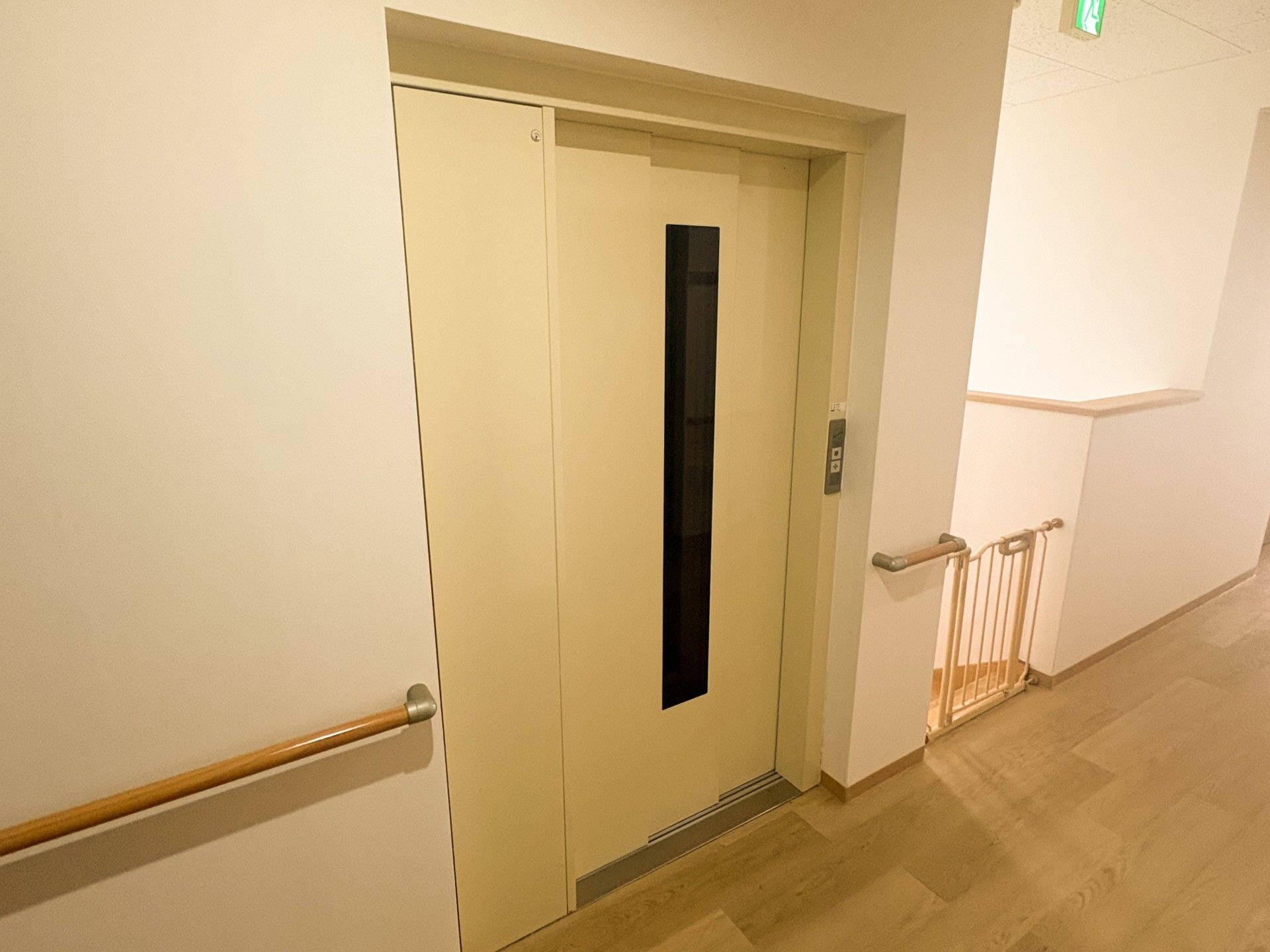 安全なエレベーター入口