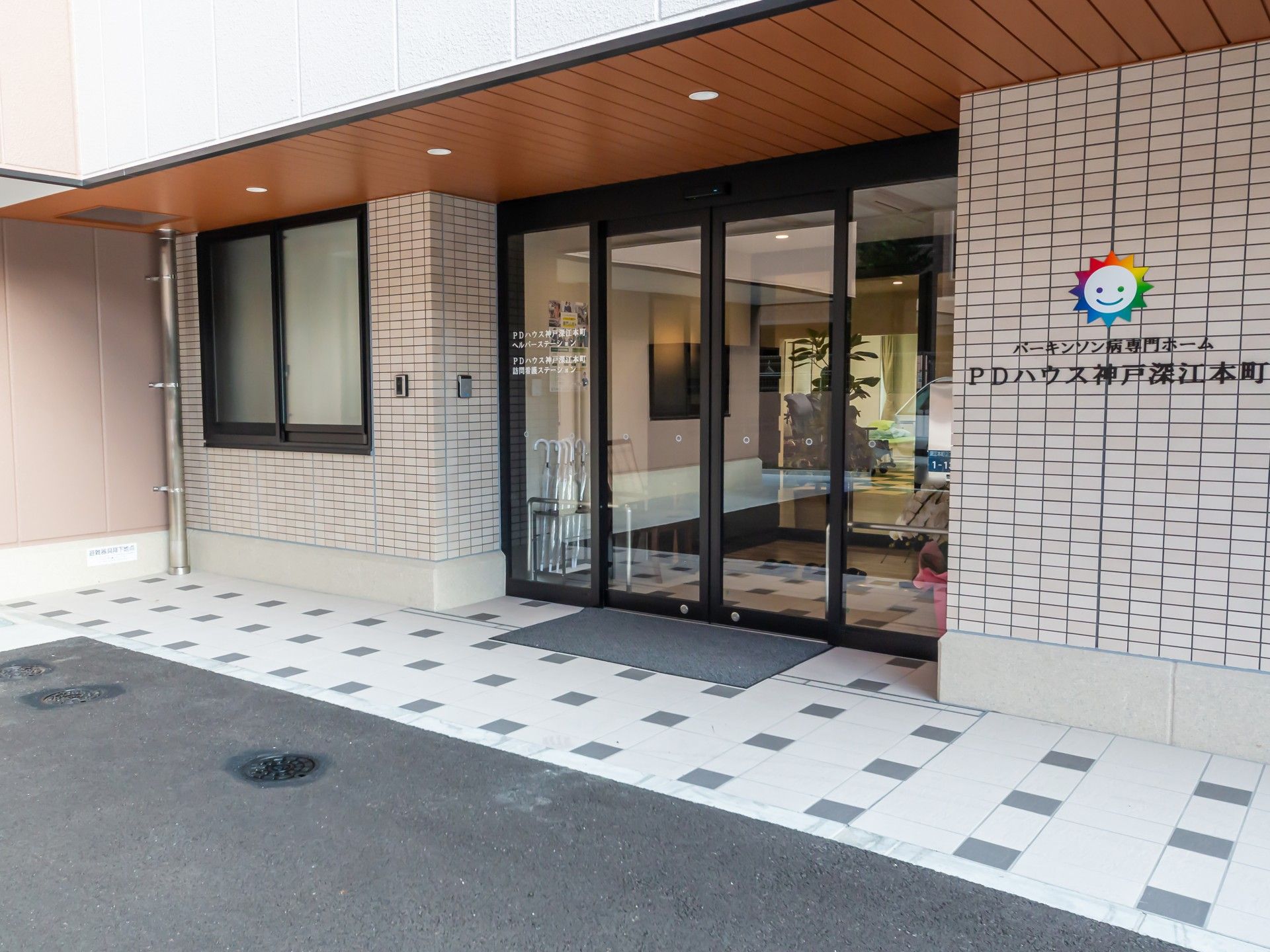 入口が広々とした施設