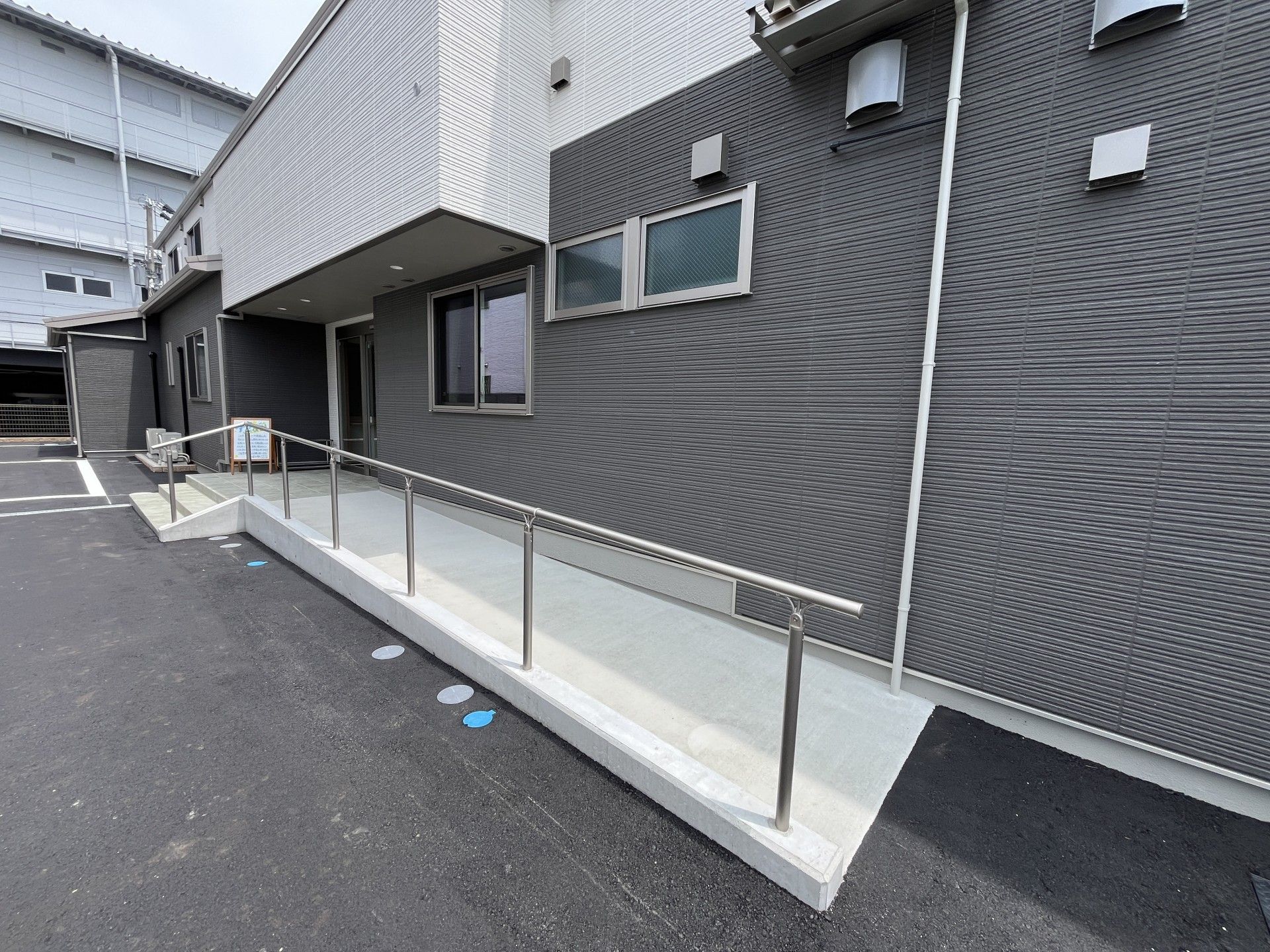 バリアフリーの入口施設