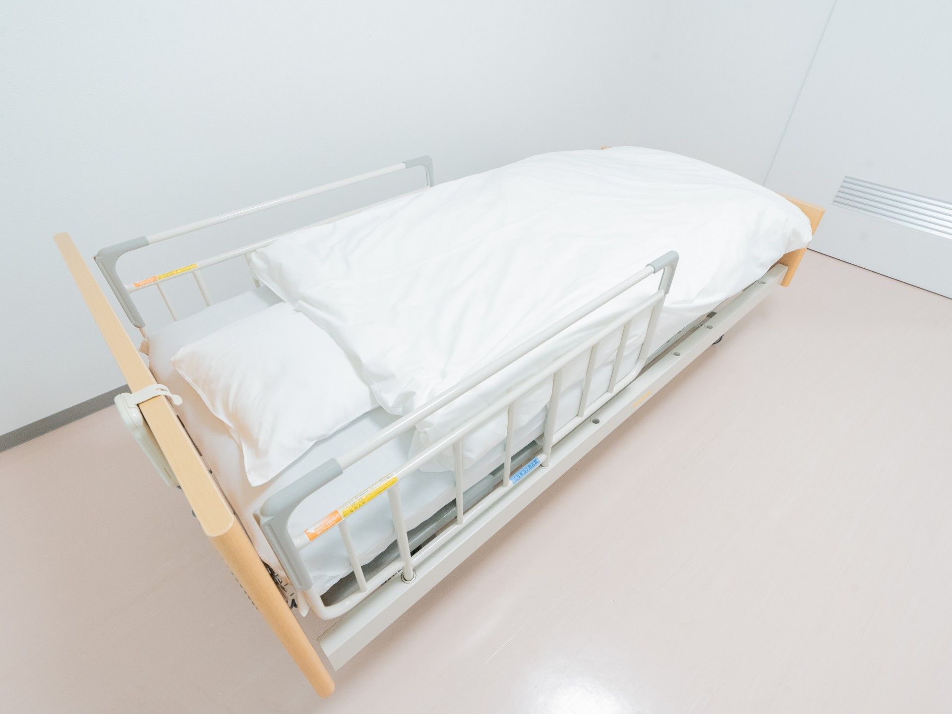 清潔なベッドの部屋