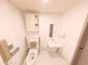 快適設備の明るいトイレ空間