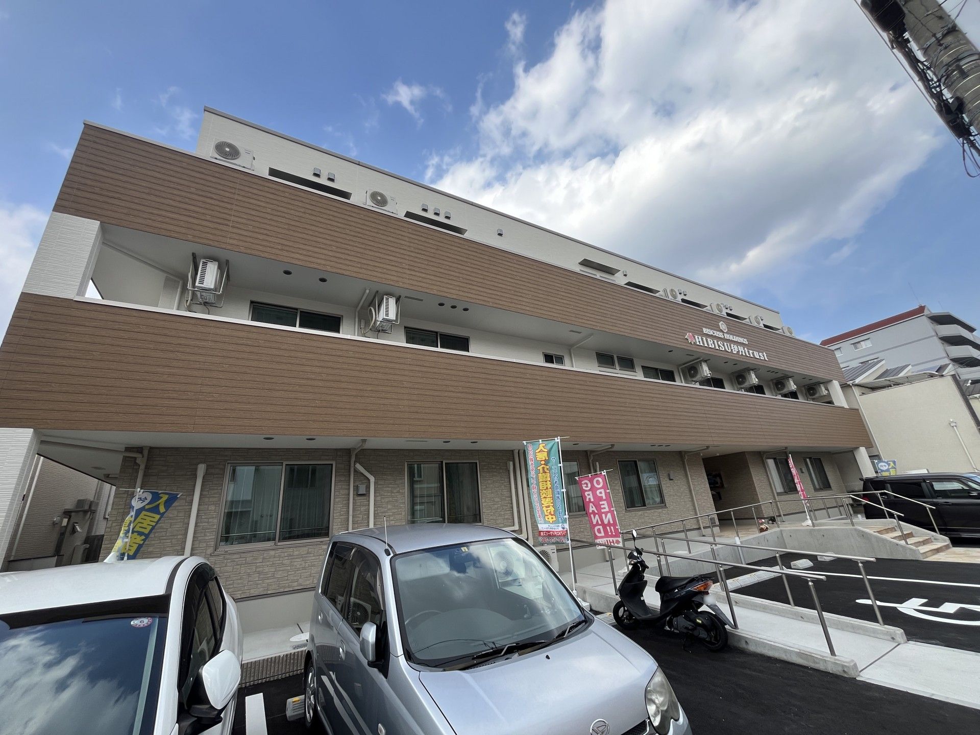 多階層の建物外観
