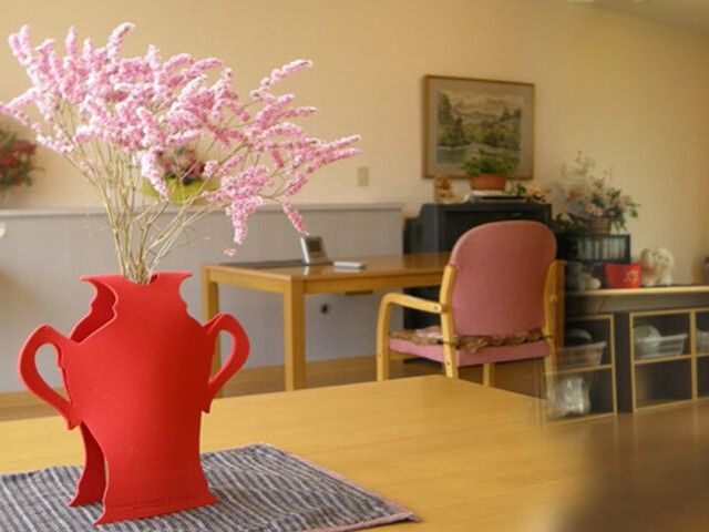 花が飾られたテーブル