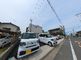 街並みと駐車場の風景