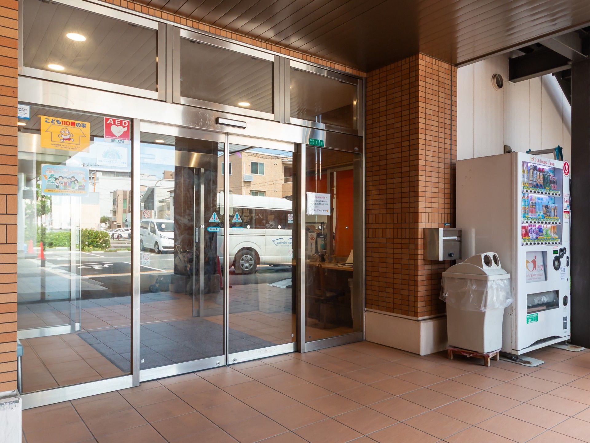 自動ドアのあるエントランス