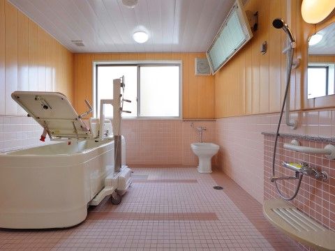 みんなの家・志木上宗岡の機械浴室。充実した浴室環境を揃えております。ご負担の少ないご入浴が出来ます。