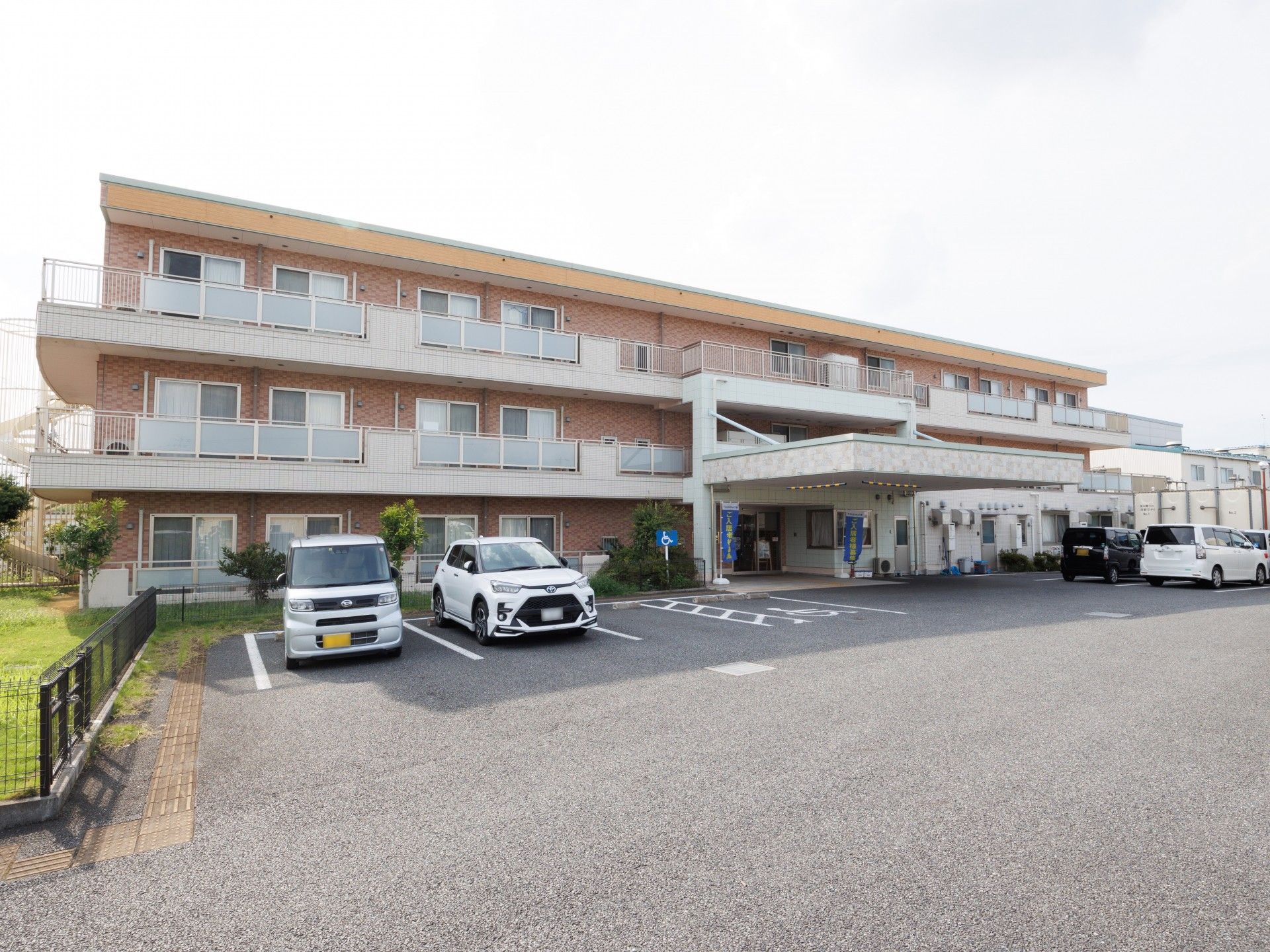 駐車場付きの建物