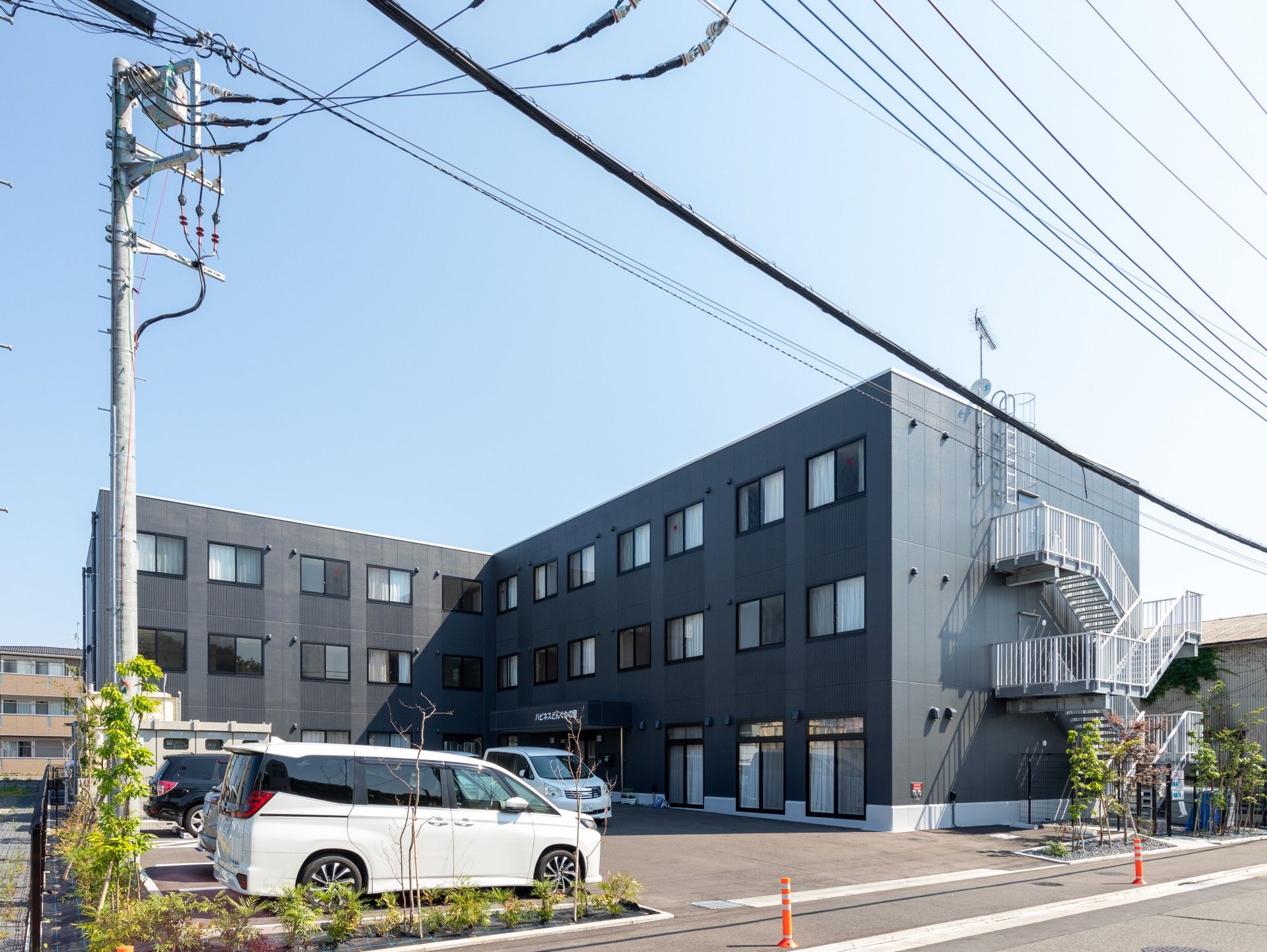 モダンな建物の外観