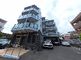 モダンな建物のエントランス風景
