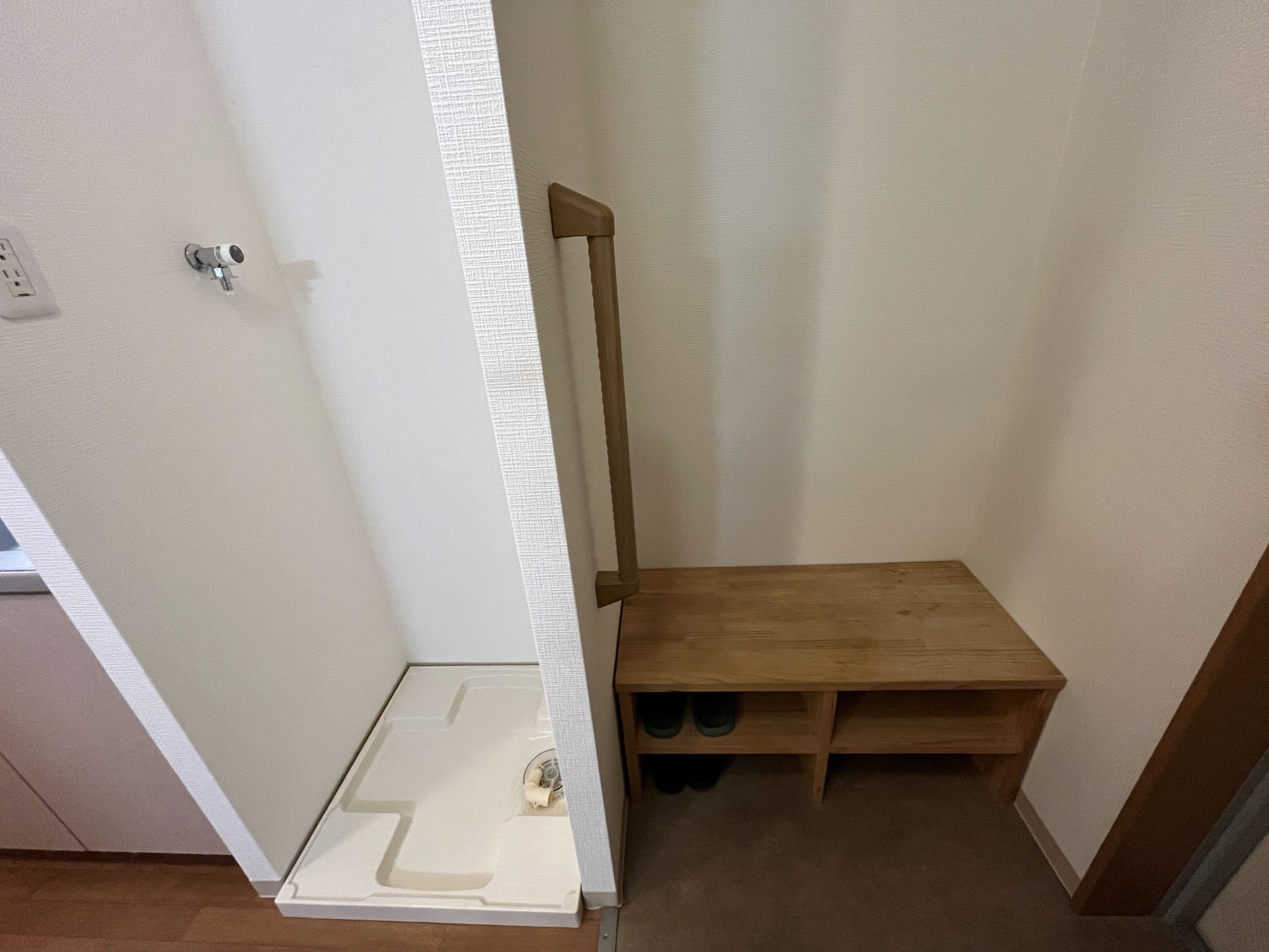 入口に設置されたベンチ